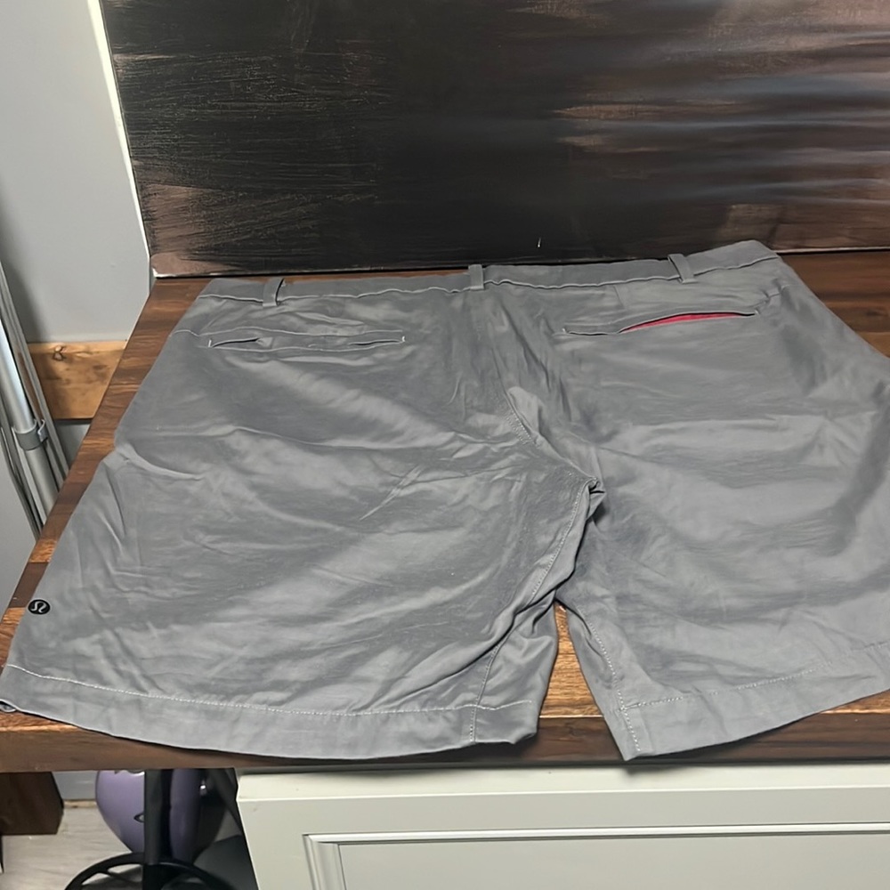 Lululemon mens size 40 short